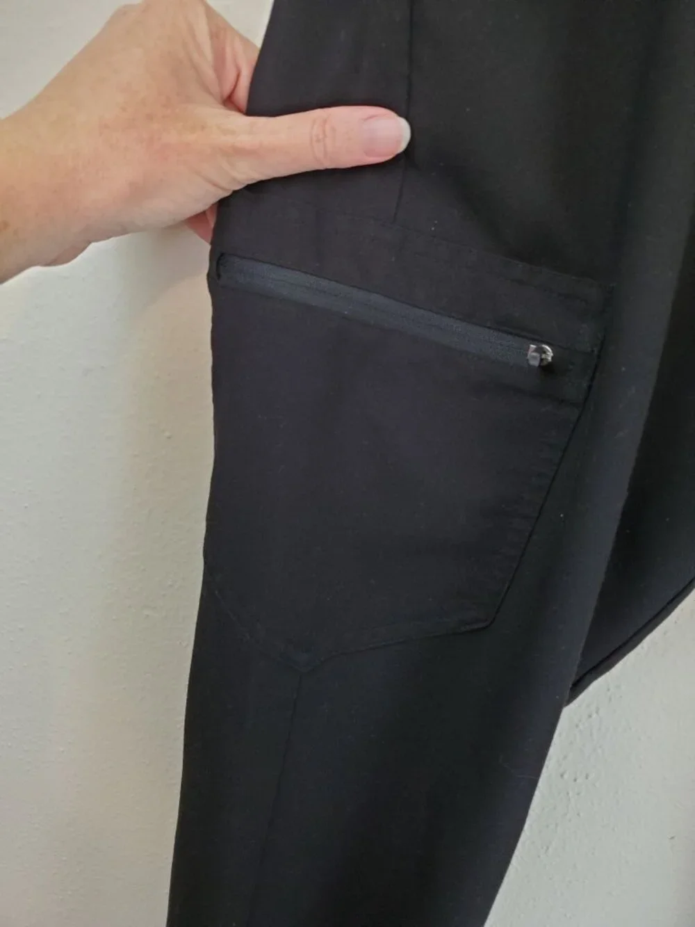 Figs Zamora Jogger scrub pants in black - Picture 7 of 11